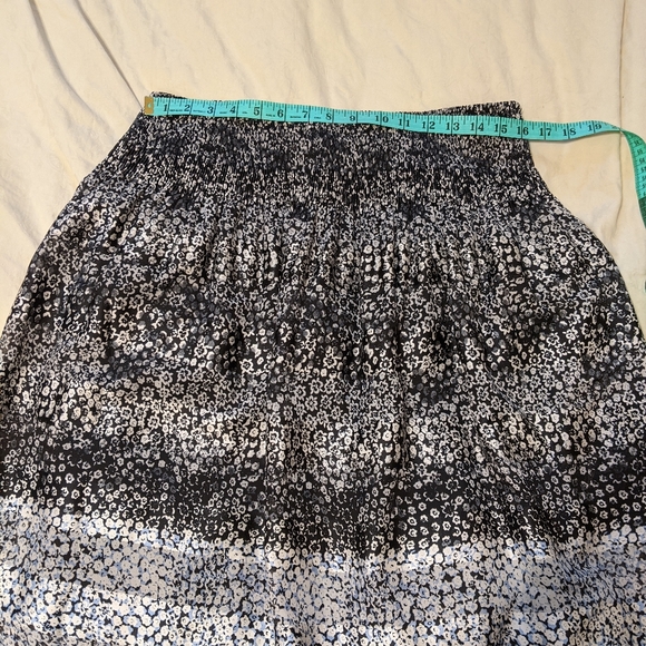 Max Studio black floral midi skirt - Picture 4 of 9